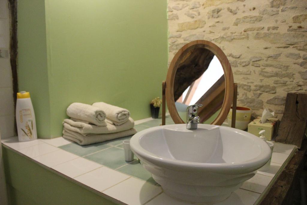La Bicyclette Fleurie Bed and Breakfast Villemoirieu Habitación foto