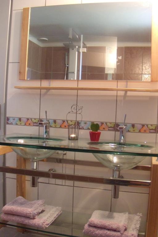 La Bicyclette Fleurie Bed and Breakfast Villemoirieu Habitación foto