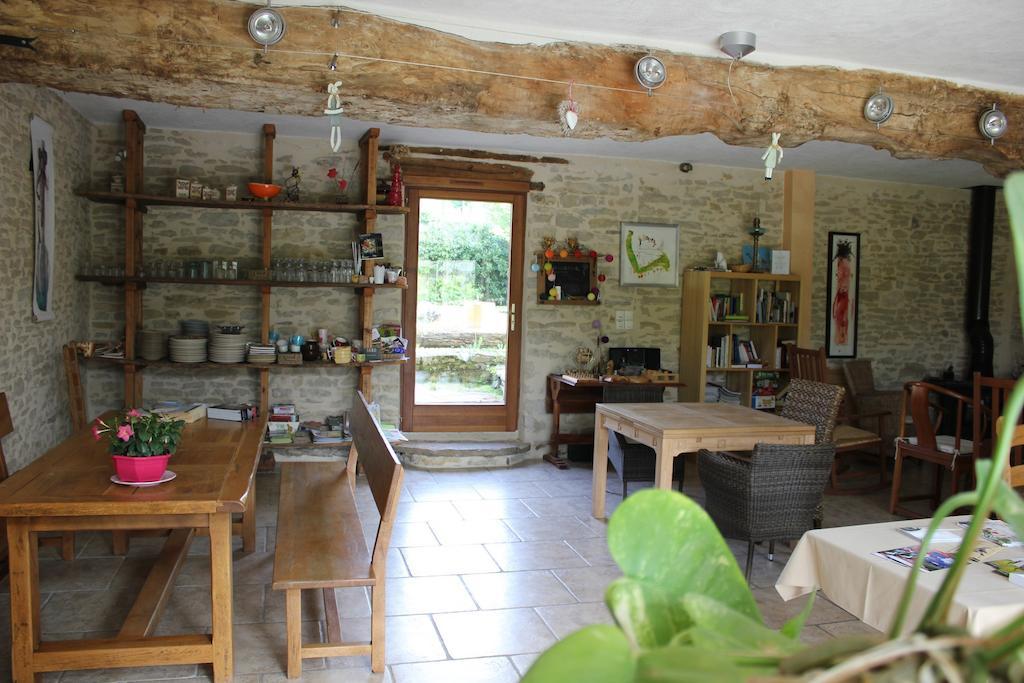 La Bicyclette Fleurie Bed and Breakfast Villemoirieu Exterior foto