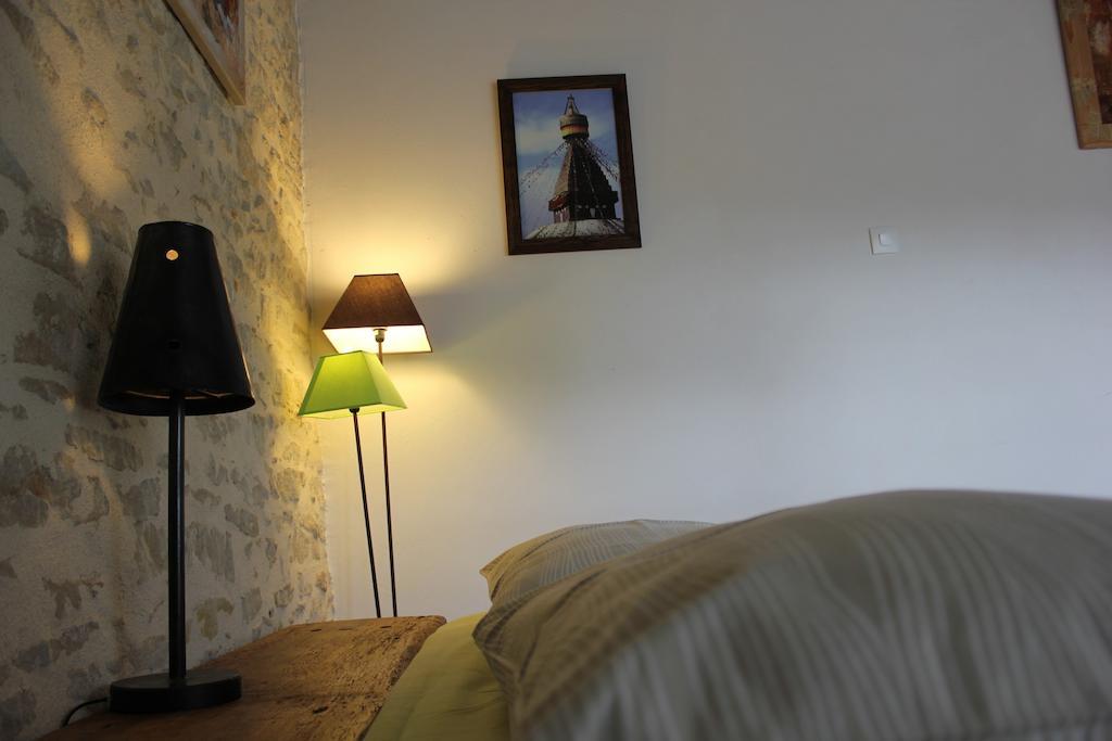La Bicyclette Fleurie Bed and Breakfast Villemoirieu Habitación foto