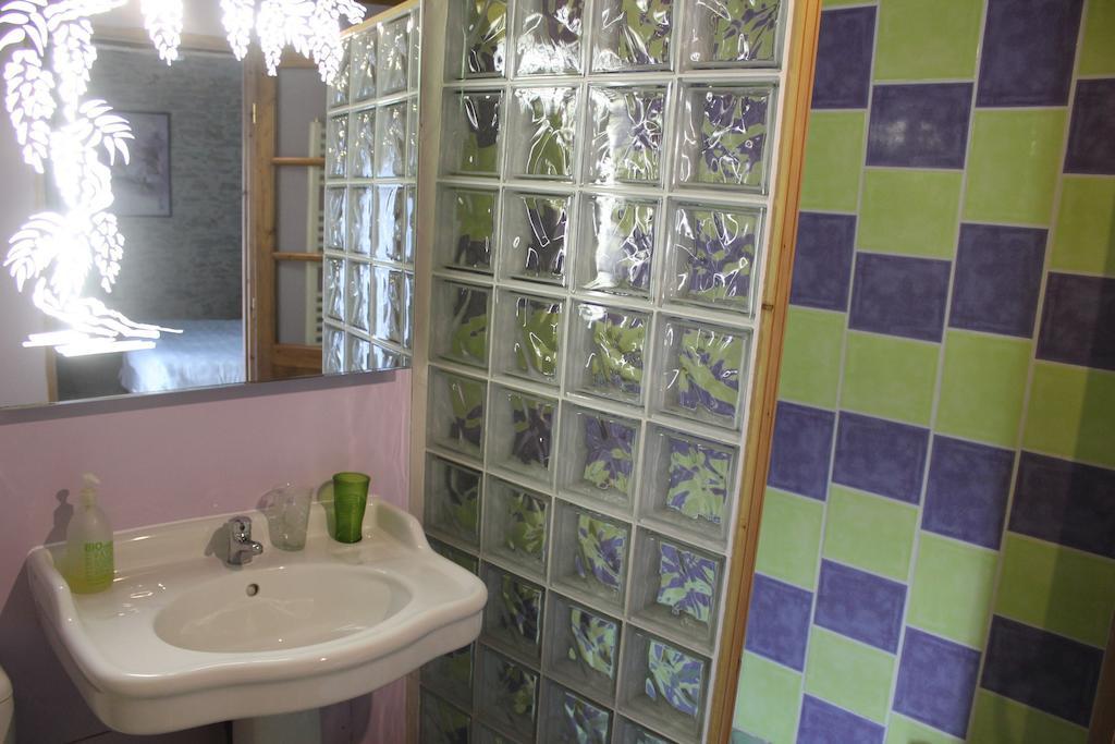 La Bicyclette Fleurie Bed and Breakfast Villemoirieu Habitación foto