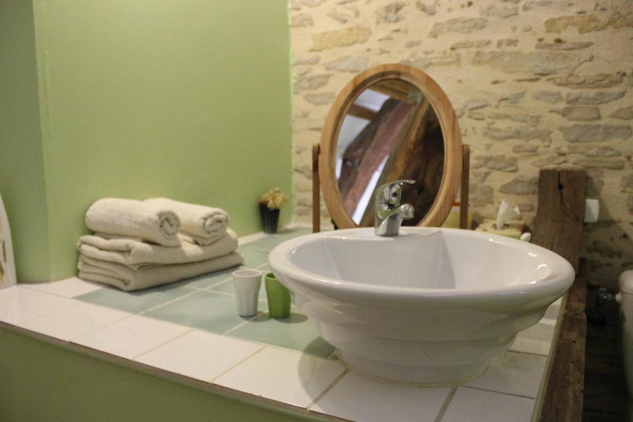 La Bicyclette Fleurie Bed and Breakfast Villemoirieu Exterior foto